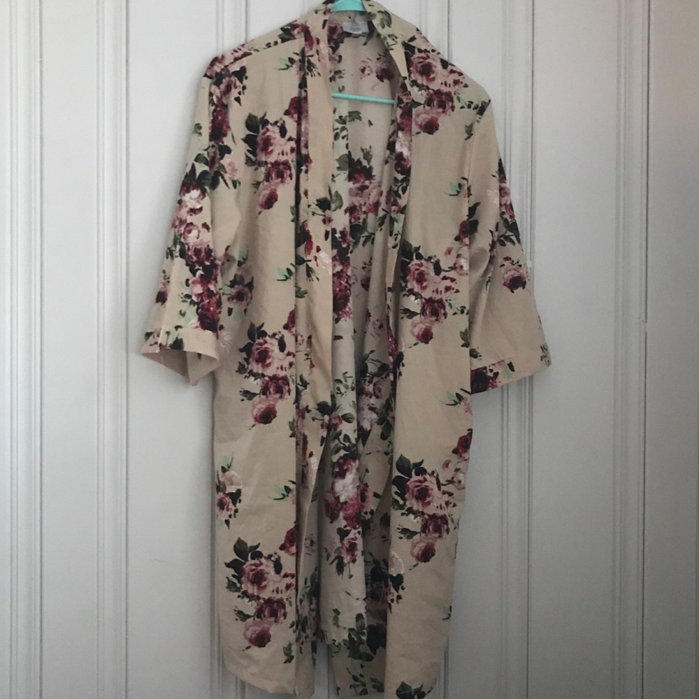 Floral Chiffon-Like Robe. XXL
